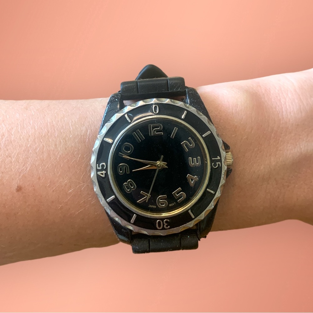 Black and gold watch